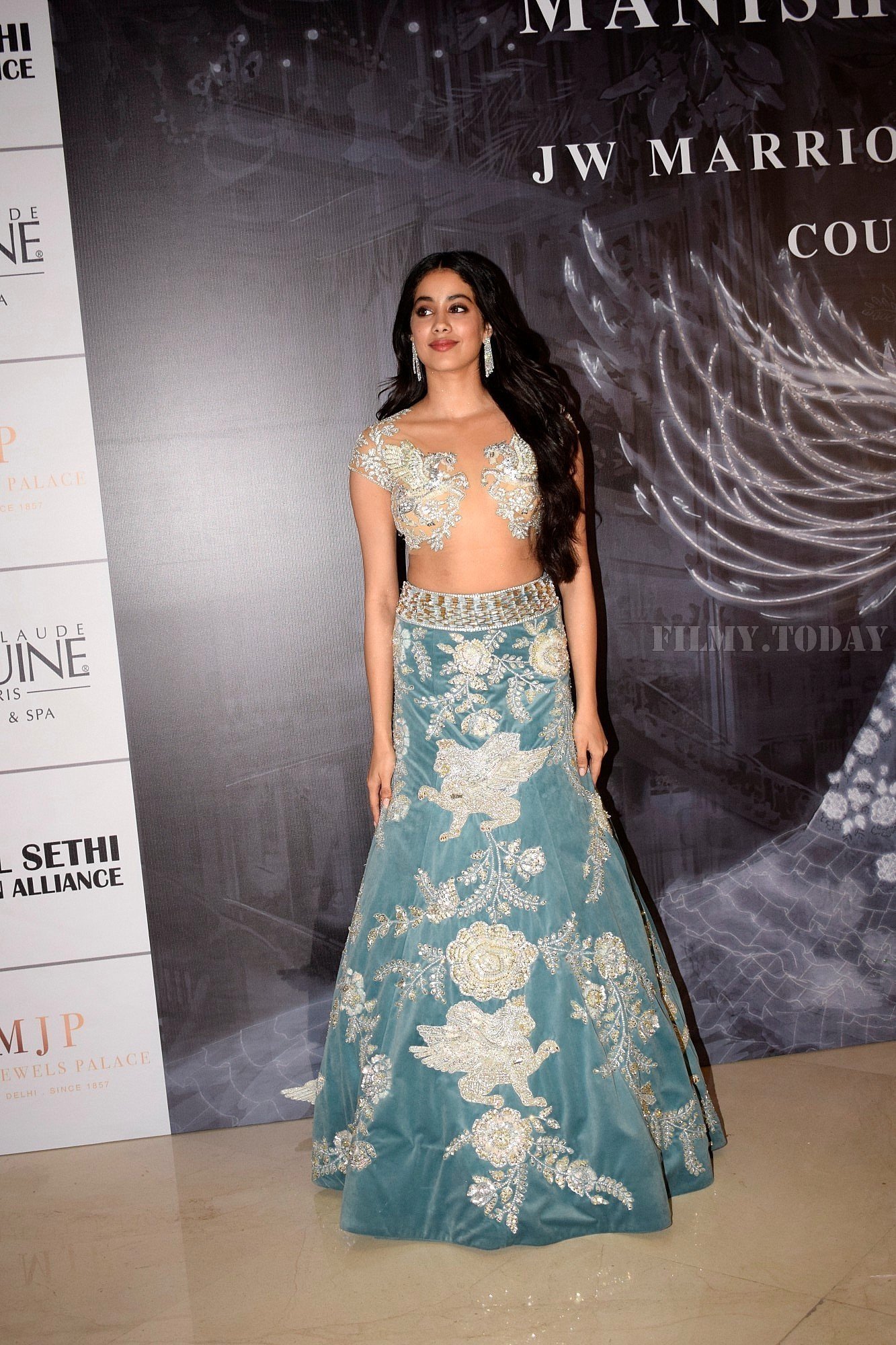 Janhvi Kapoor - Photos: Red Carpet for Manish Malhotra new collection Haute Couture | Picture 1597604