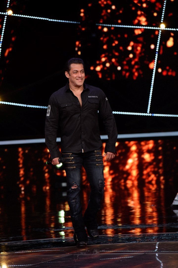 Salman Khan - Photos: Loveratri Team on the Indian Idol set at Yashraj Studios | Picture 1599837