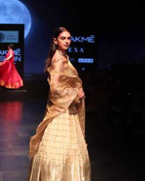 Photos: Aditi Rao Hydari Walks For Sailesh Singhania at Lakme Fashion Week 2019 | Picture 1624165