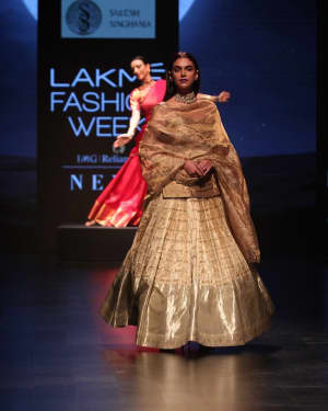 Photos: Aditi Rao Hydari Walks For Sailesh Singhania at Lakme Fashion Week 2019 | Picture 1624168