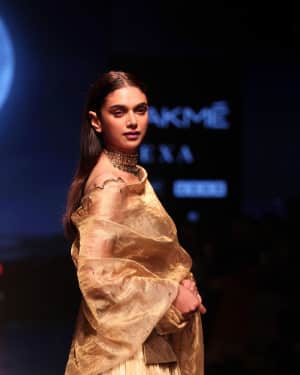 Photos: Aditi Rao Hydari Walks For Sailesh Singhania at Lakme Fashion Week 2019 | Picture 1624164