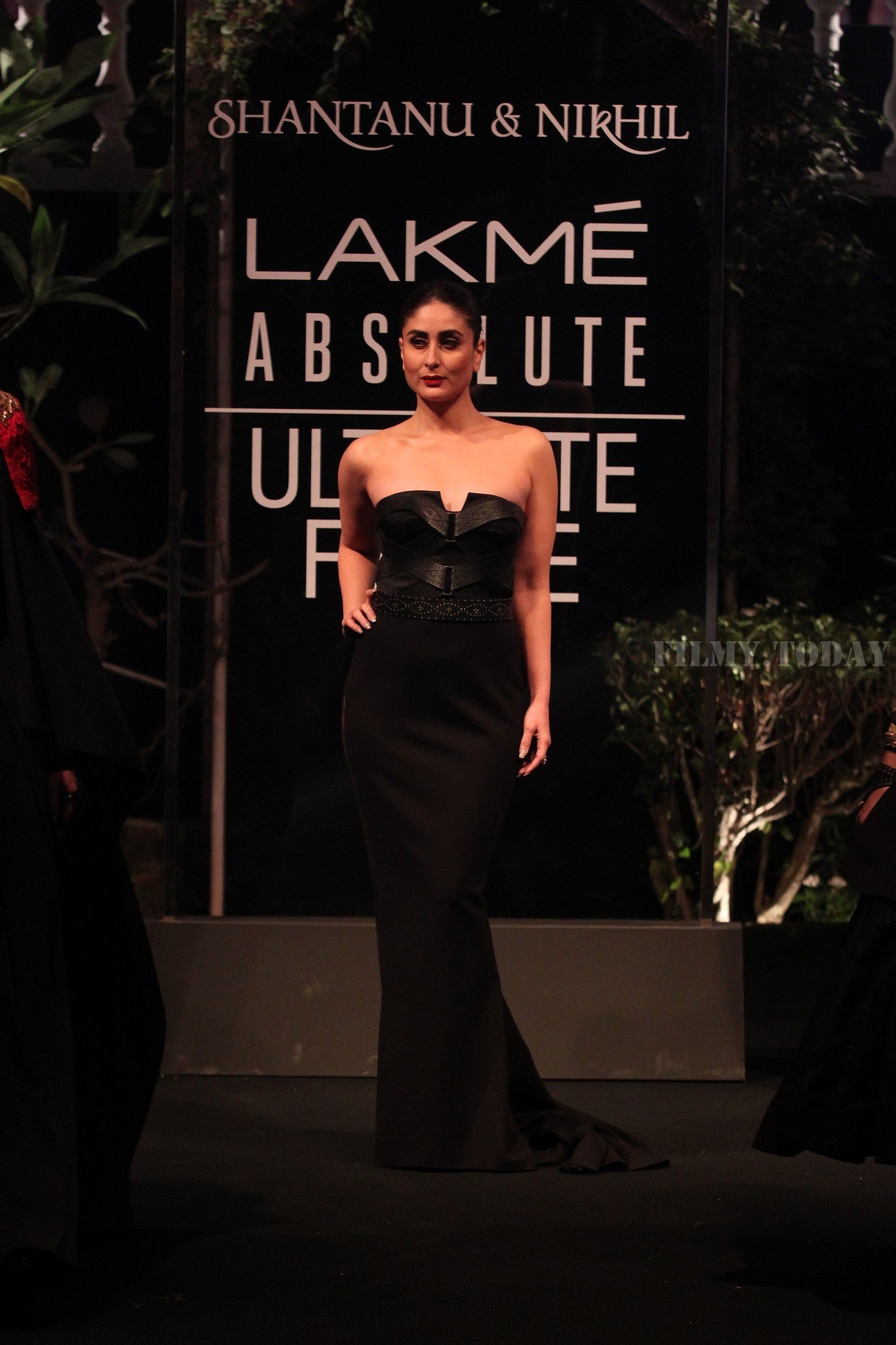 Photos: Kareena Kapoor Walks the Ramp at Lakme Fashion Week 2019 | Picture 1624305