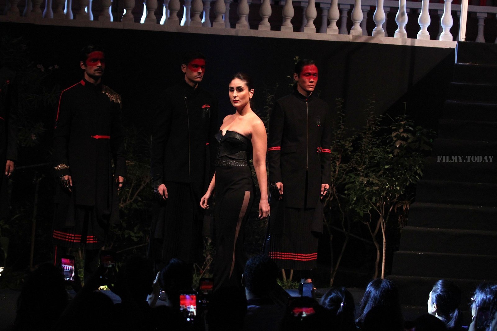 Photos: Kareena Kapoor Walks the Ramp at Lakme Fashion Week 2019 | Picture 1624298