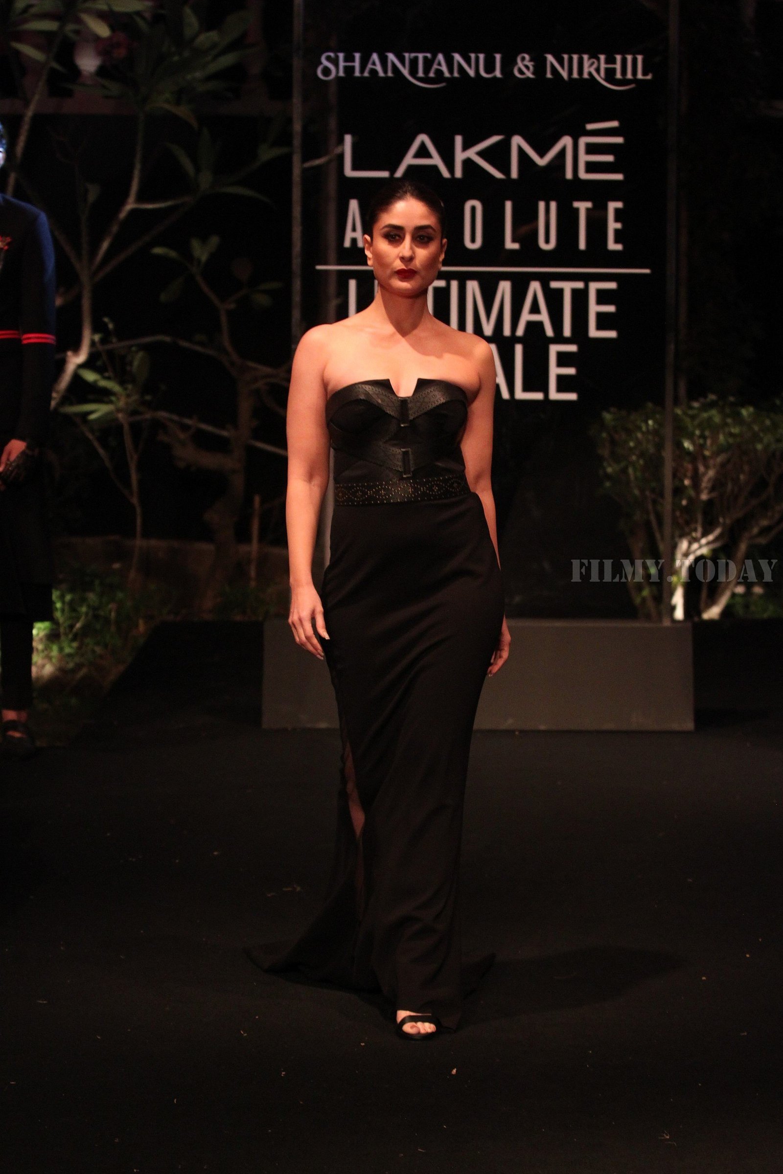 Photos: Kareena Kapoor Walks the Ramp at Lakme Fashion Week 2019 | Picture 1624299