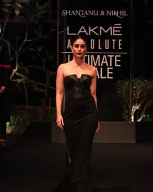 Photos: Kareena Kapoor Walks the Ramp at Lakme Fashion Week 2019 | Picture 1624299
