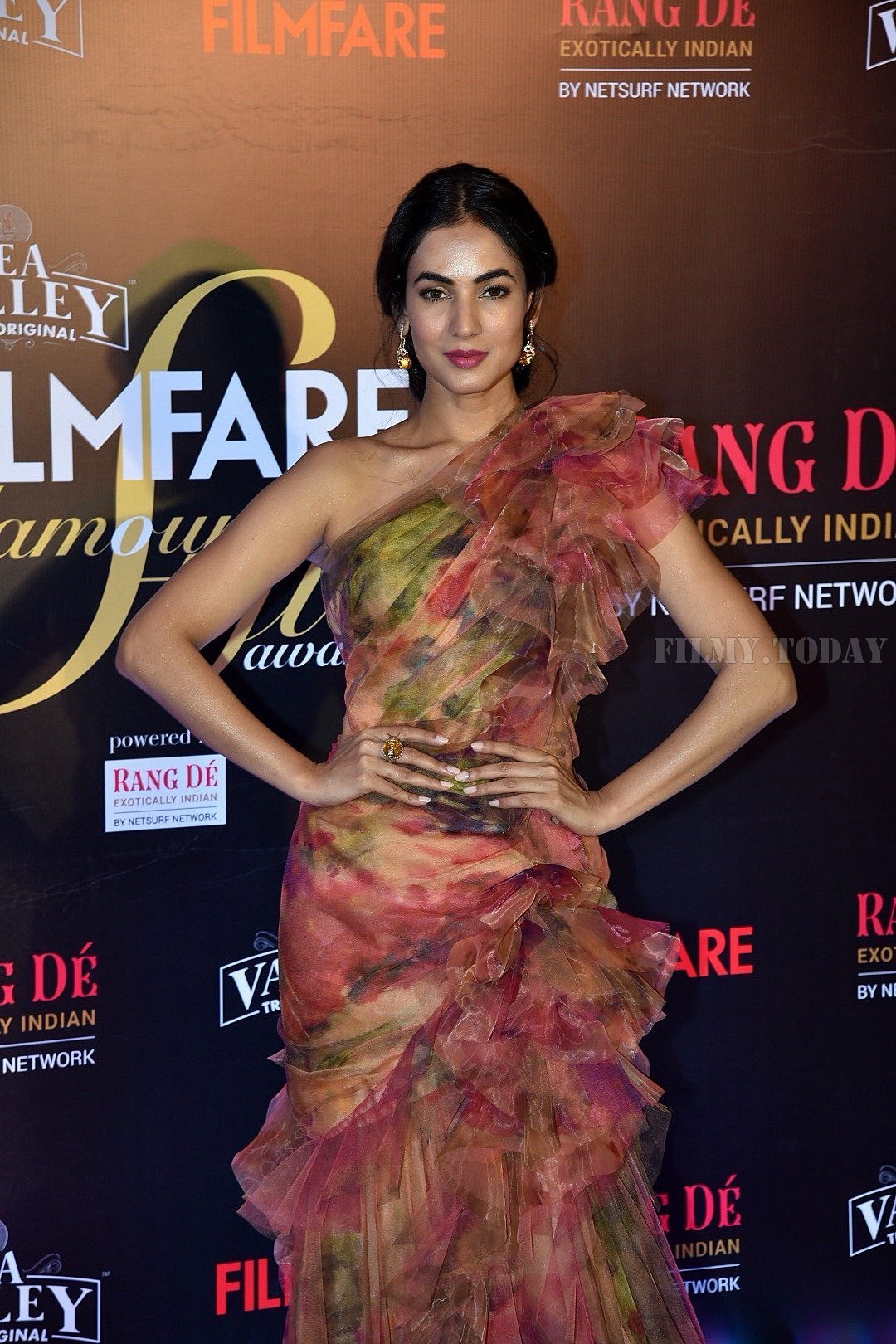 Sonal Chauhan - Photos: Red Carpet Of Filmfare Glamour and Style Awards 2019 | Picture 1626838