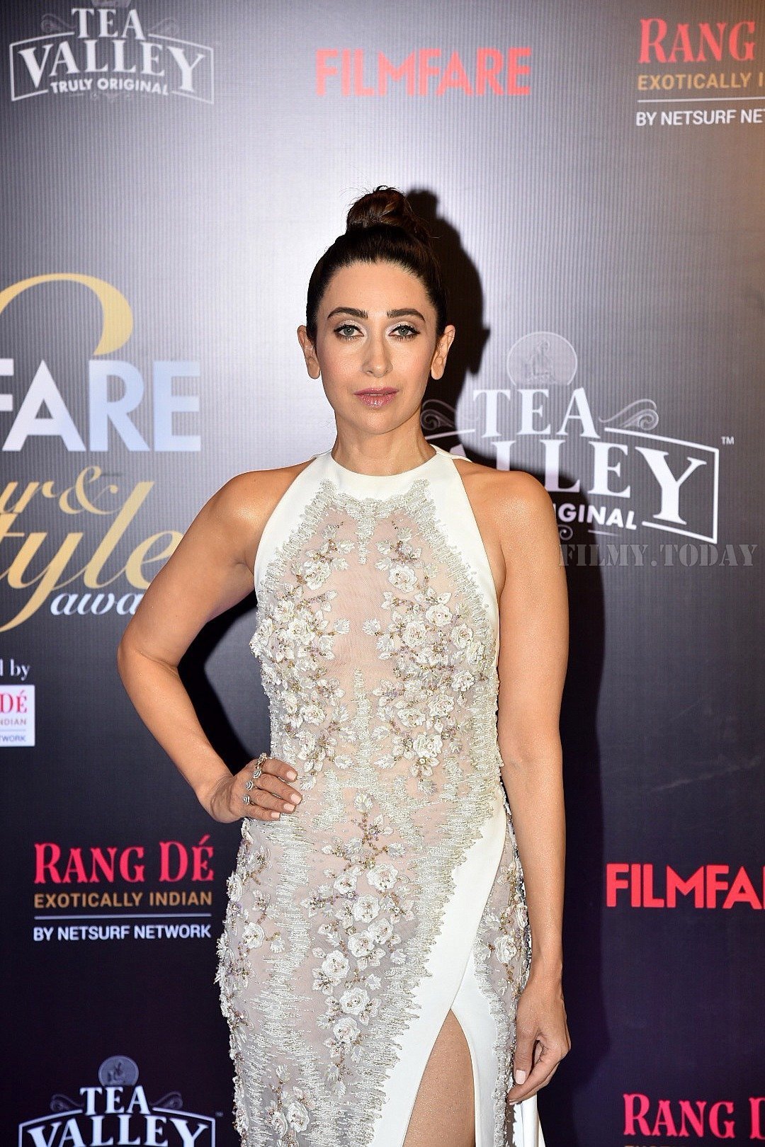 Karisma Kapoor - Photos: Red Carpet Of Filmfare Glamour and Style Awards 2019 | Picture 1626935