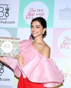 Photos: Deepika Padukone at the Cover Launch of the Book 'The Dot That Went For A Walk' | Picture 1623300
