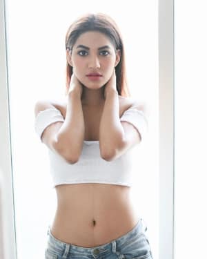 Model Shivani Singh Hot Photos