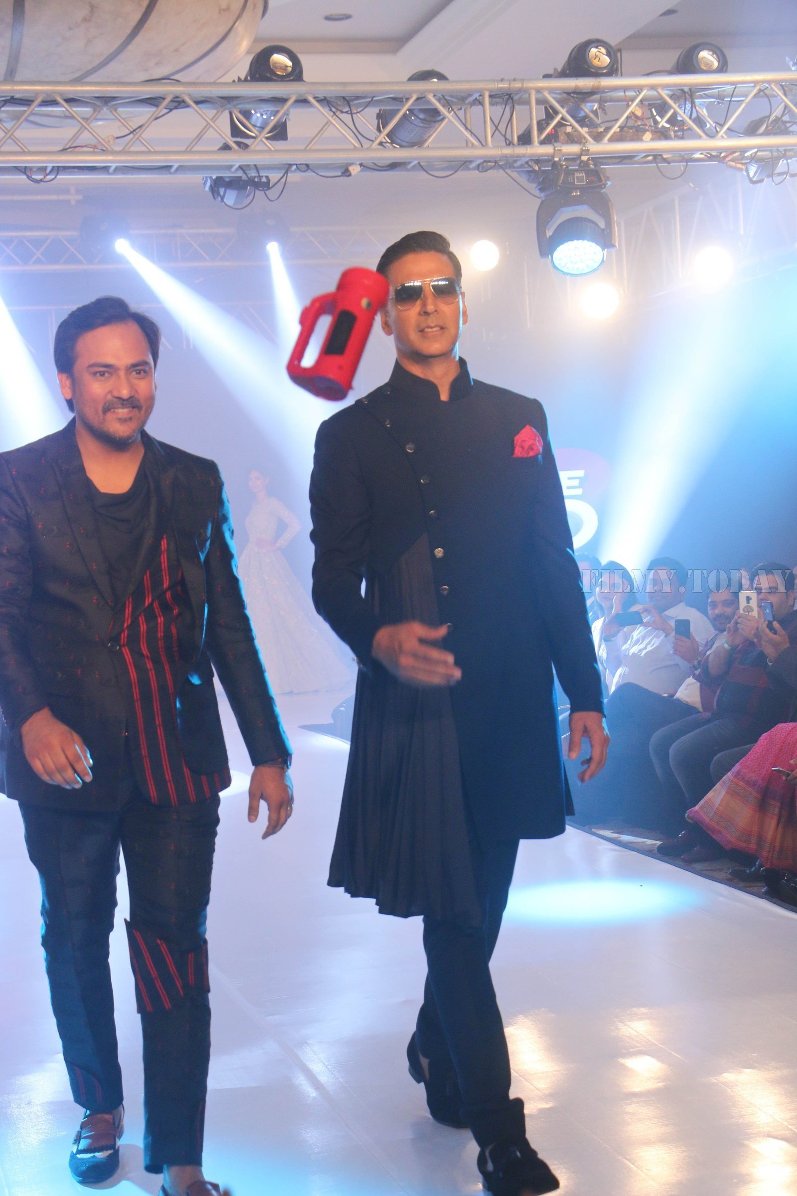 Akshay Kumar - Photos: Celebs Walk The Ramp During The Exhibit Tech Fashion Tour | Picture 1607617