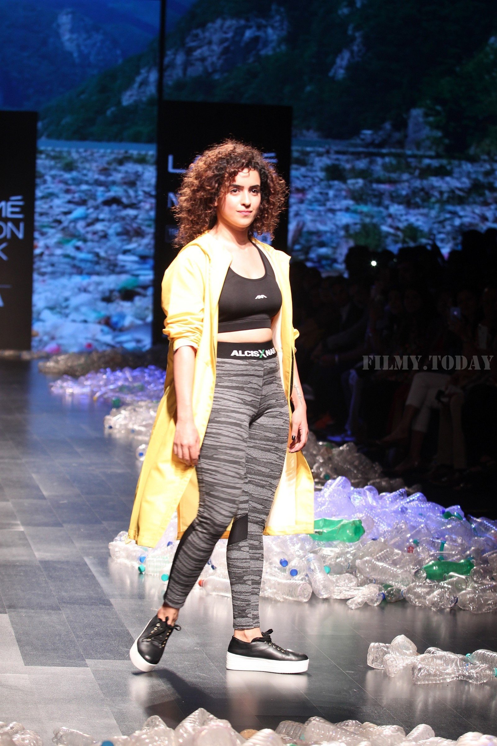 Sanya Malhotra - Narendra Kumar Show - Lakme Fashion Week 2019 | Picture 1624090