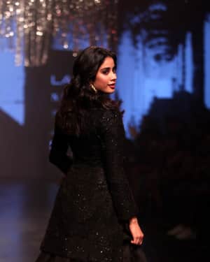 Janhvi Kapoor - Raghavendra Rathore Show - Lakme Fashion Week 2019 Day 4