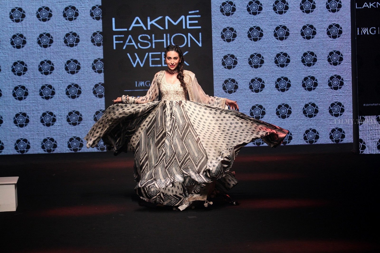Karisma Kapoor - Photos: Celebs at Lakme Fashion Week Day 3 | Picture 1624761