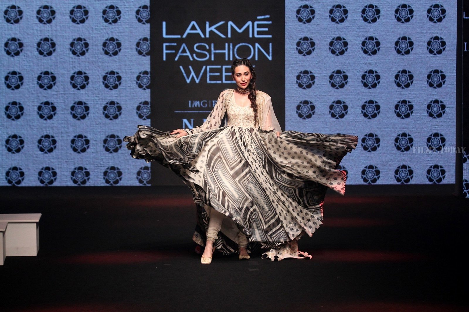 Karisma Kapoor - Photos: Celebs at Lakme Fashion Week Day 3 | Picture 1624760