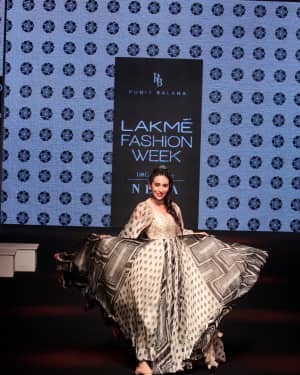 Karisma Kapoor - Photos: Celebs at Lakme Fashion Week Day 3 | Picture 1624758
