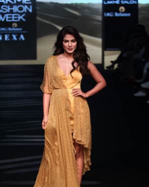 Rhea Chakraborty - Photos: Celebs at Lakme Fashion Week 2019 Day 3 | Picture 1624969