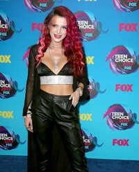 Bella Thorne - Teen Choice 2017 Awards in Los Angeles