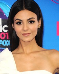 Victoria Justice - Teen Choice 2017 Awards in Los Angeles | Picture 1522872