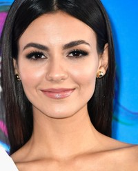 Victoria Justice - Teen Choice 2017 Awards in Los Angeles | Picture 1522878