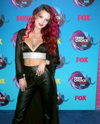 Bella Thorne - Teen Choice 2017 Awards in Los Angeles