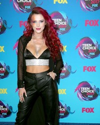 Bella Thorne - Teen Choice 2017 Awards in Los Angeles