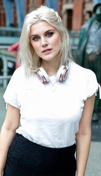 Ashley James at St Pancras Station | Picture 1513675