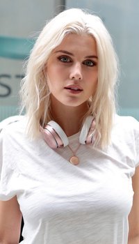 Ashley James at St Pancras Station | Picture 1513676