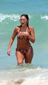 Chantel Jeffries shows off her fantastic figure in a multicoloured bikini on the beach in Miami | Picture 1513580