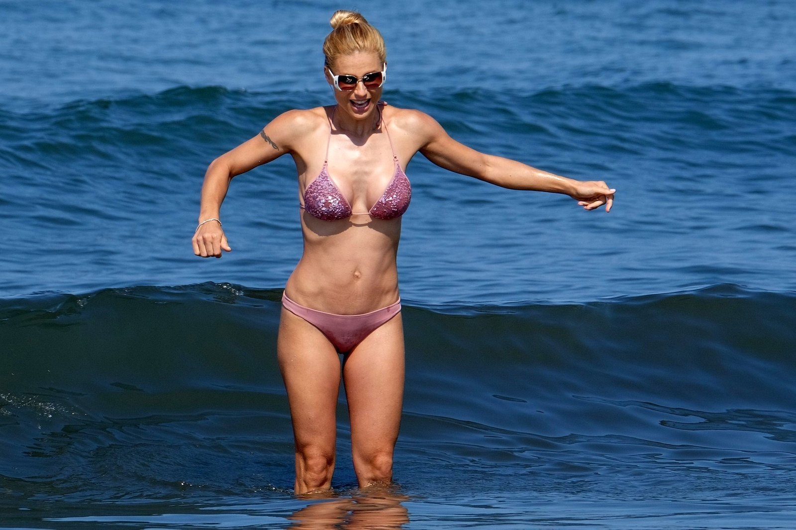 Michelle Hunziker spends the day on the beach | Picture 1513618