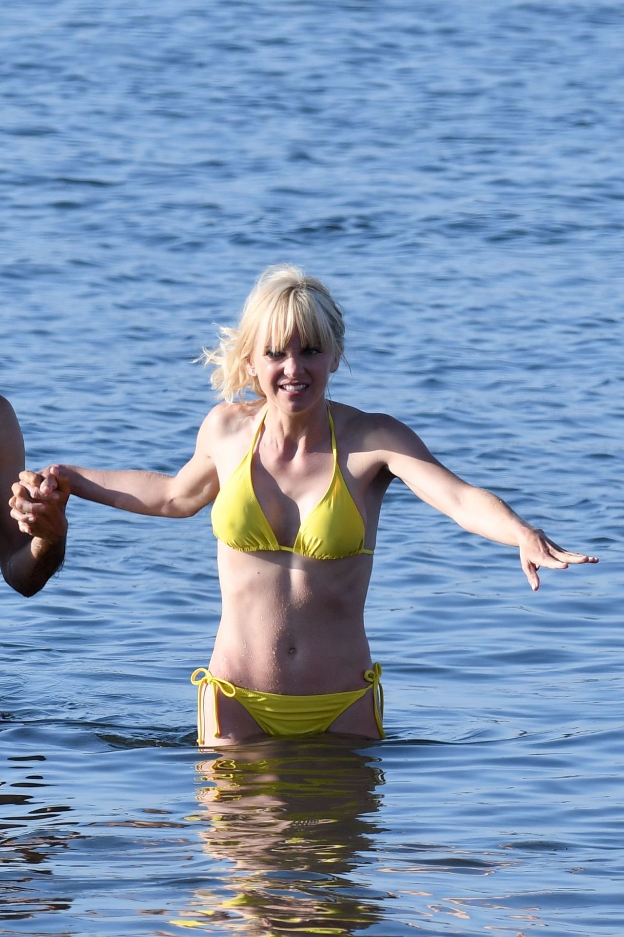 Anna Faris on the sets of 'Overboard' in Vancouver | Picture 1514326