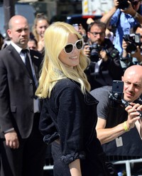 Claudia Schiffer - Chanel Show in Paris Fashion Week Haute Couture Fall/Winter 2017 | Picture 1514427