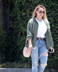 Hilary Duff arrives at a hair salon in Beverly Hills | Picture 1516014