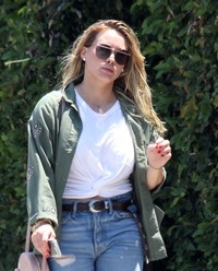 Hilary Duff arrives at a hair salon in Beverly Hills