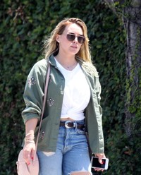 Hilary Duff arrives at a hair salon in Beverly Hills | Picture 1516013