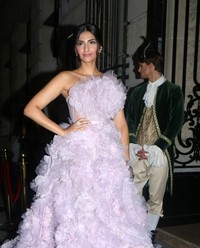 Sonam Kapoor Ahuja - Ralph & Russo Fashion Show in Paris | Picture 1516307