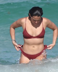 Natalie Martinez in Bikini on the Beach in Miami | Picture 1516498