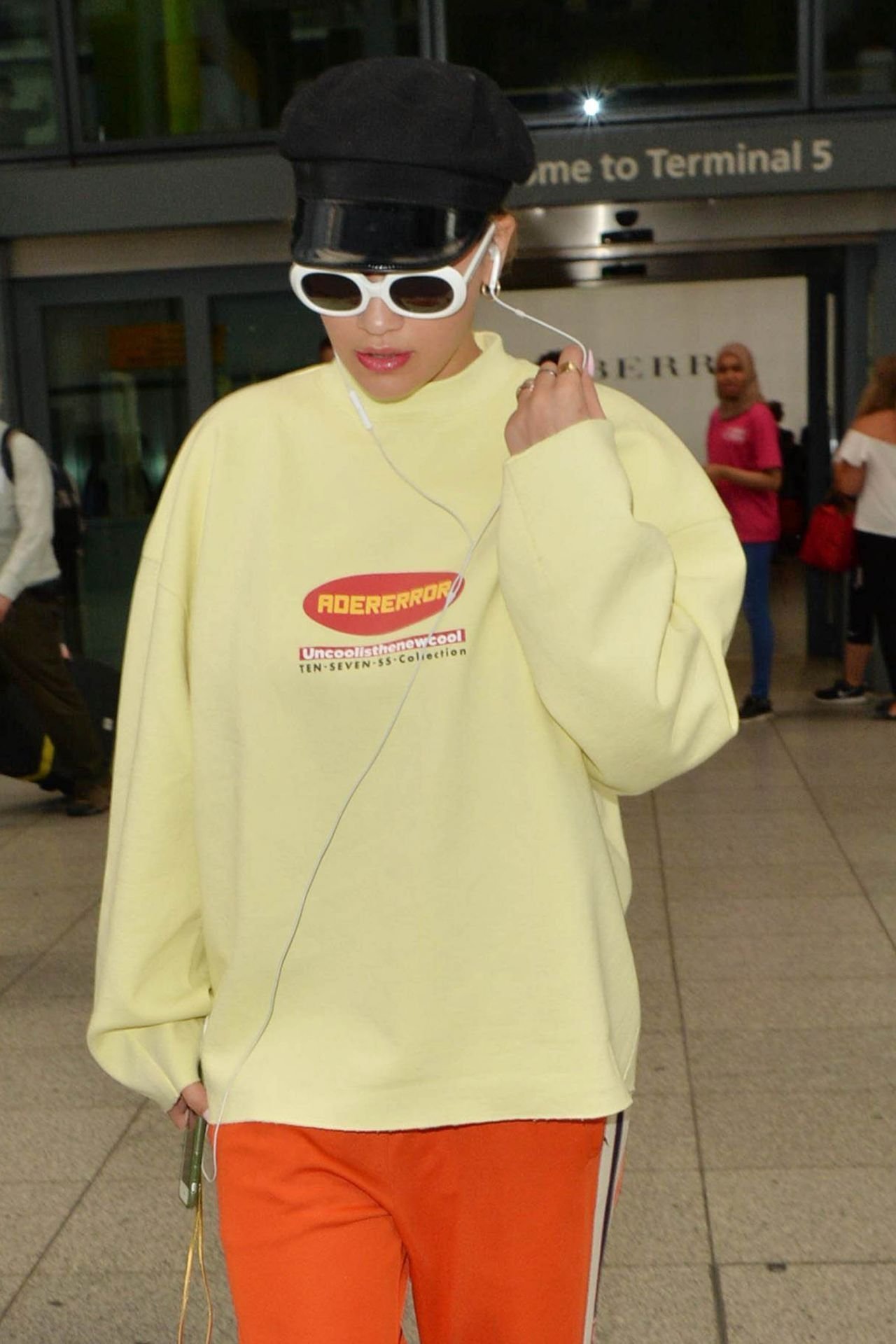 Rita Ora Arriving at Heathrow Airport | Picture 1516745