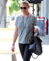 Katherine Heigl goes shopping at Sacred Light | Picture 1517073