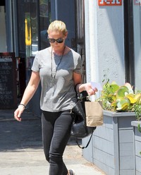 Katherine Heigl goes shopping at Sacred Light | Picture 1517076