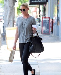 Katherine Heigl goes shopping at Sacred Light | Picture 1517077