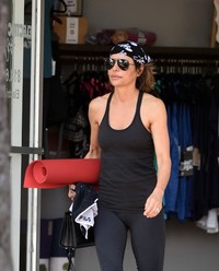 Lisa Rinna wraps up a yoga class