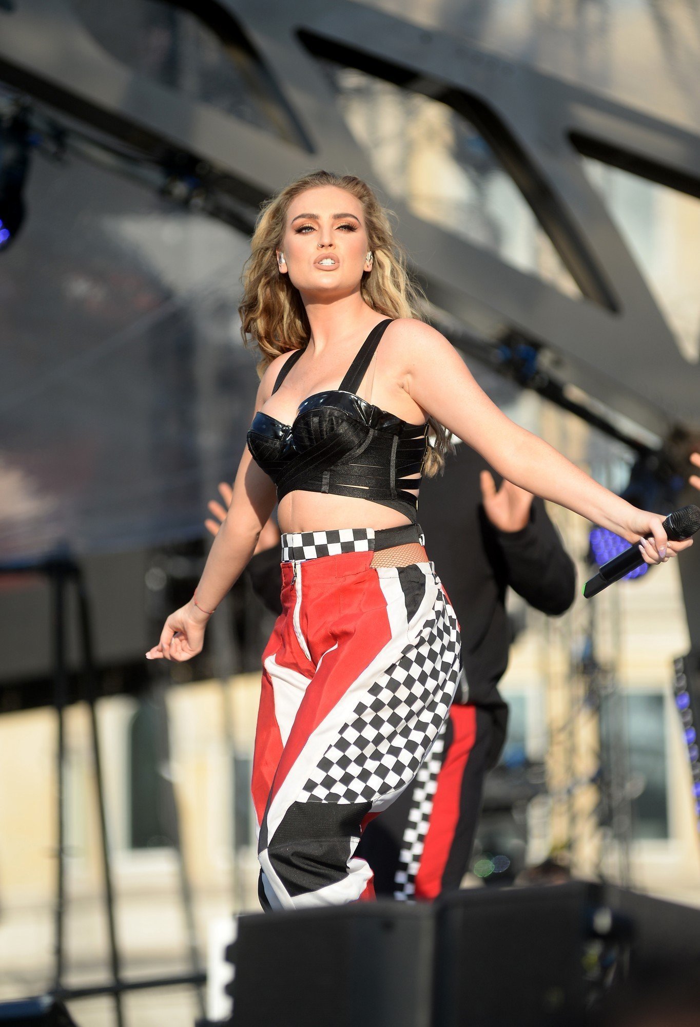 Perrie Edwards - Little Mix perform at the Formula one Festival in Trafalgar Square | Picture 1517515