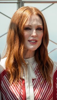 Julianne Moore Lights The Empire State Building To Honor National Gun Violence Awareness Day | Picture 1501772