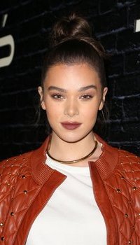 Hailee Steinfeld - Prive Revaux Launch Event