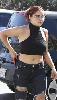 Ariel Winter Leaves Lunch in Los Angeles | Picture 1503596