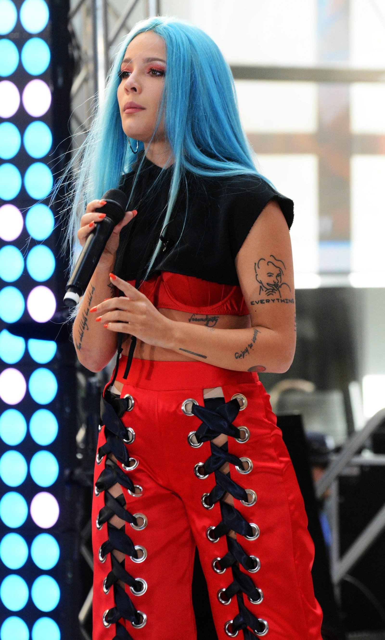 Halsey performing live on the 'Today' show | Picture 1505043