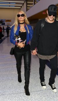 Paris Hilton departs from the airport with her boyfriend | Picture 1504663