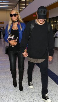 Paris Hilton departs from the airport with her boyfriend | Picture 1504664