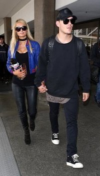 Paris Hilton departs from the airport with her boyfriend | Picture 1504662