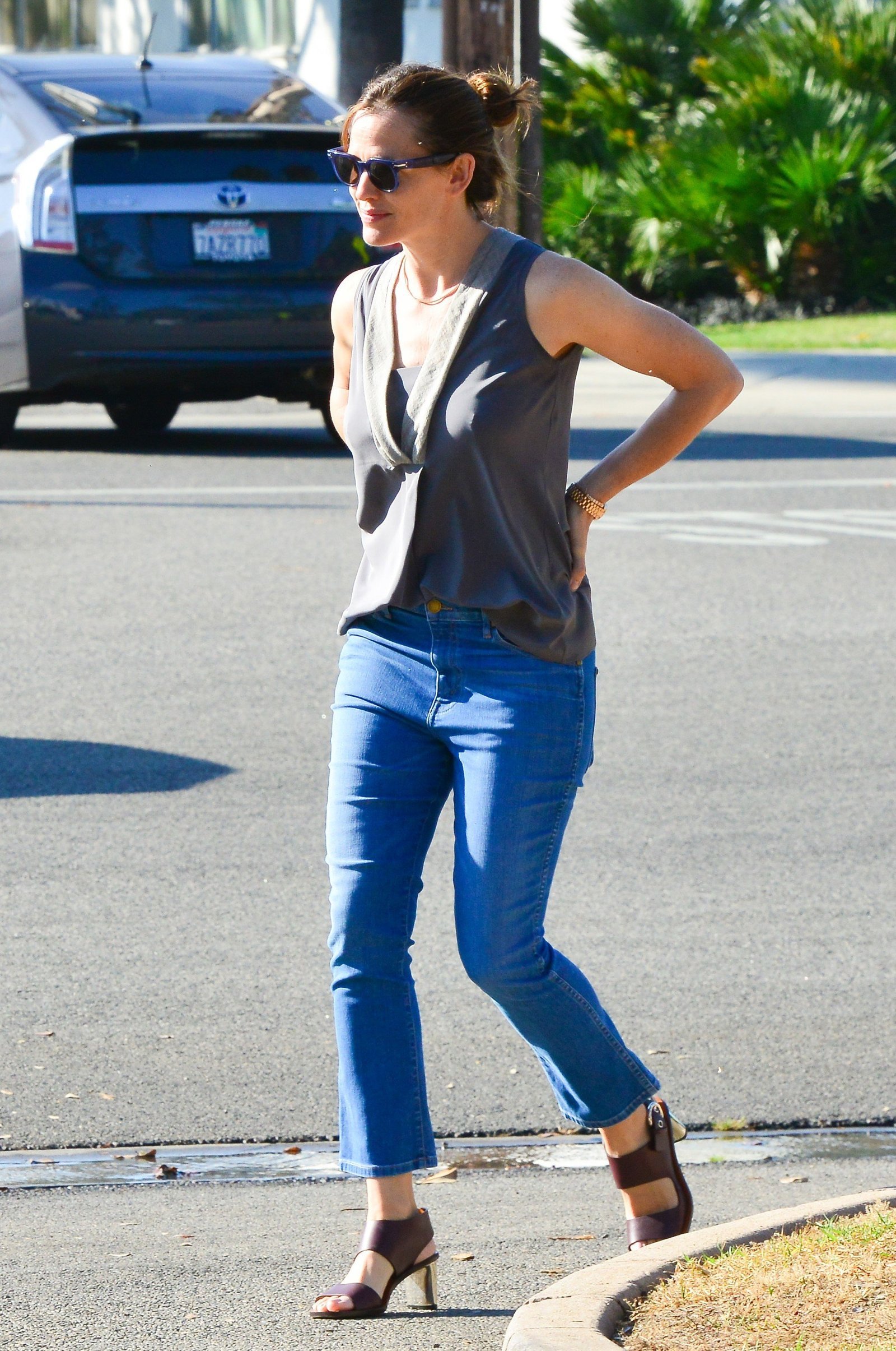 Jennifer Garner Out in Brentwood | Picture 1505098